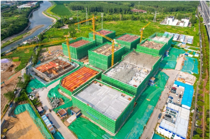 浦仪公路旁，，，，，竖起工业新地标
